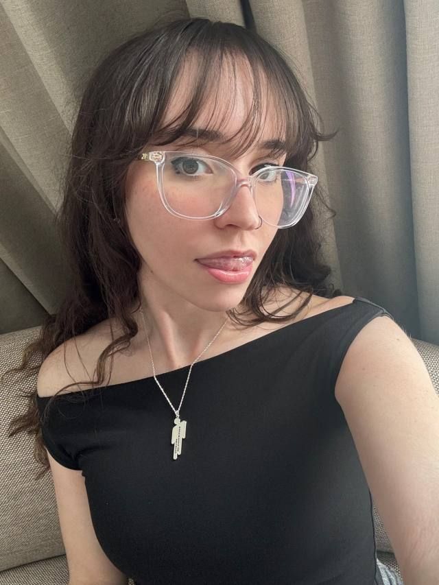 Hi 👋, I am down to fuck and creampie 🍆🍑💦. Say hi on TELEGRAM - Image 3